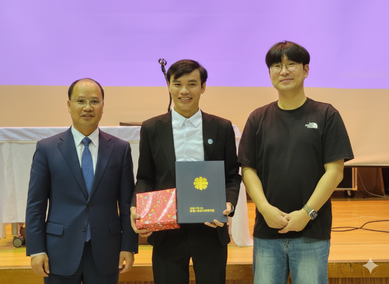 우수근로자 수상사진.png